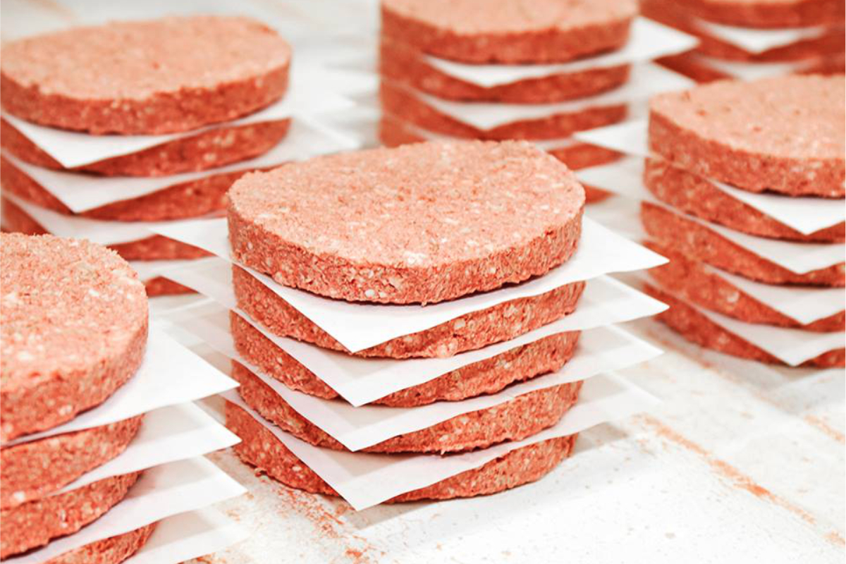 https://www.foodbusinessnews.net/ext/resources/2019/5/ImpossibleBurgerProduction_Lead.jpg?1557845585