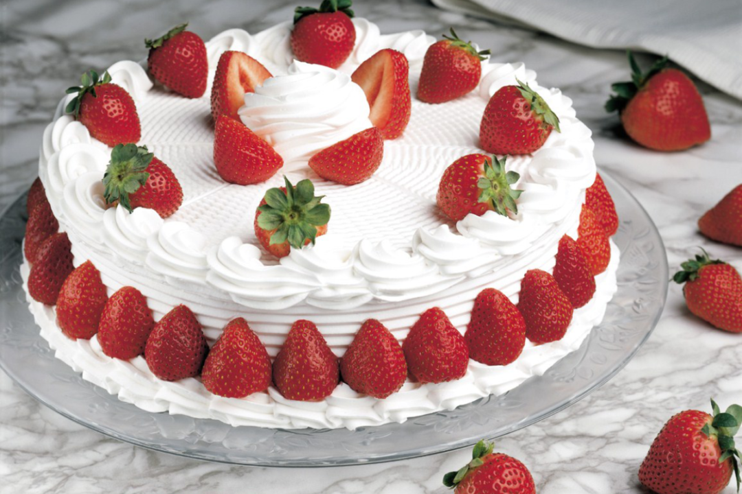 Strawberry shortcake with whipped topping