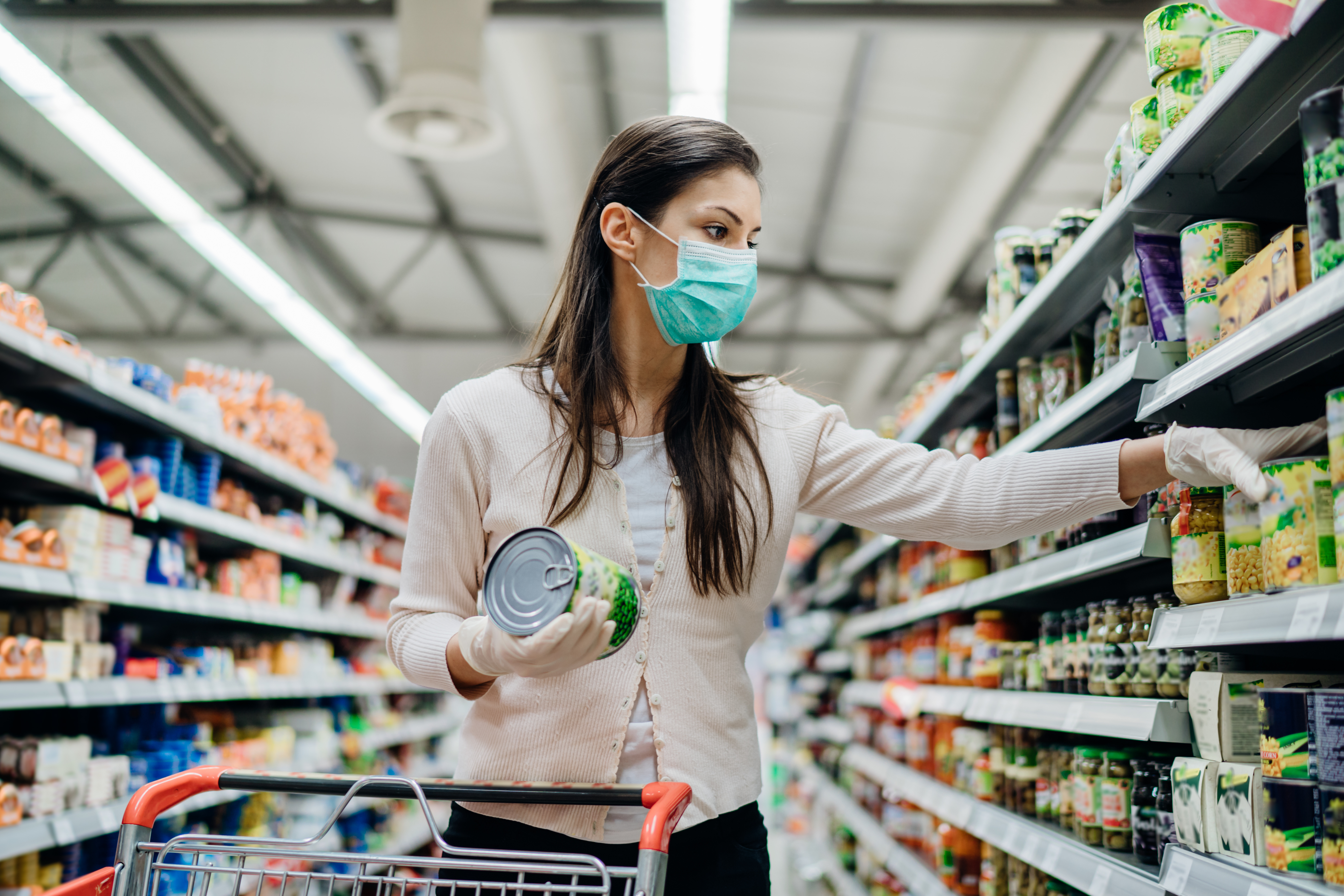 Woman wearing a face mask grocery shopping