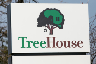 Treehousefoodssign lead