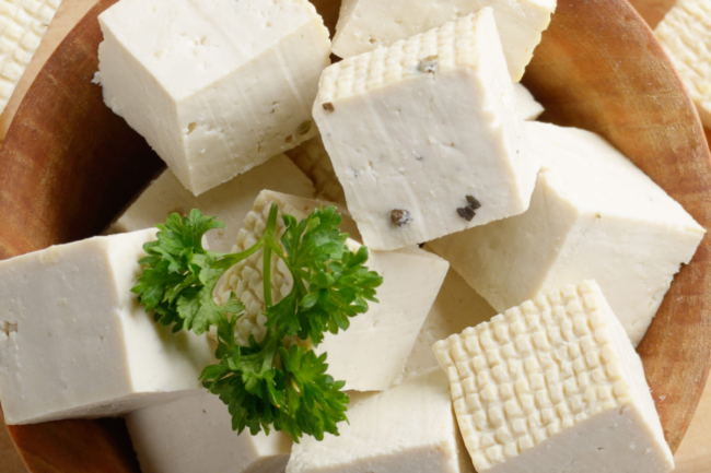 Plant-based cheese alternative cubes