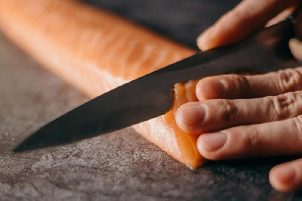 Cutting a whole-cut fish analog