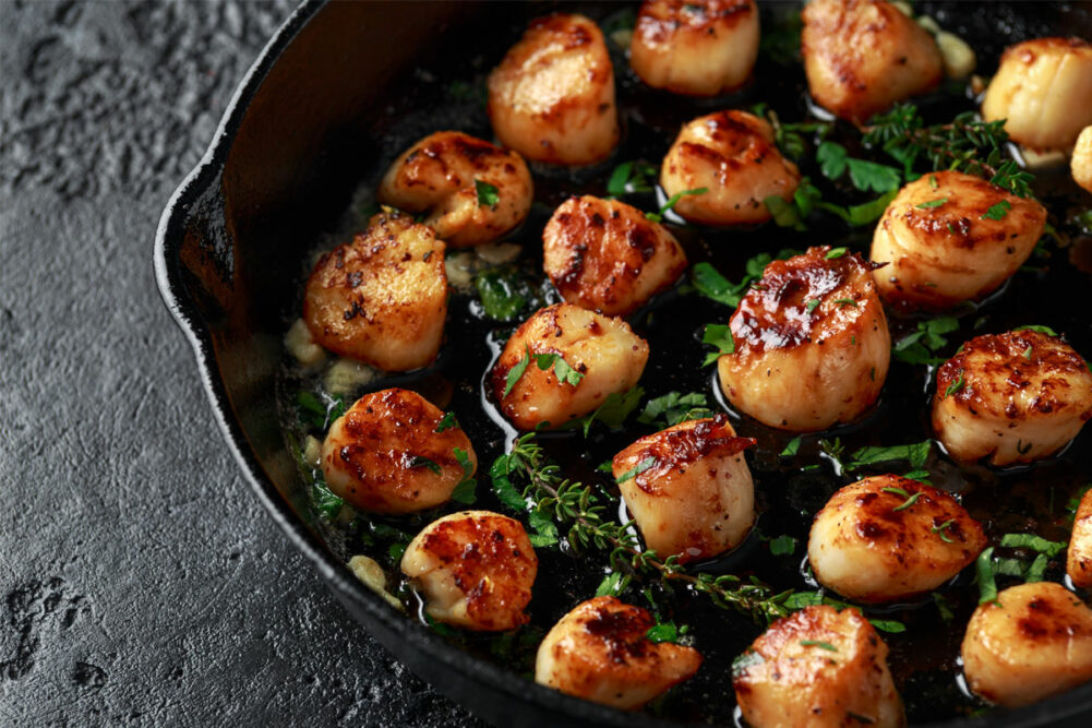 Seared scallops in a pan