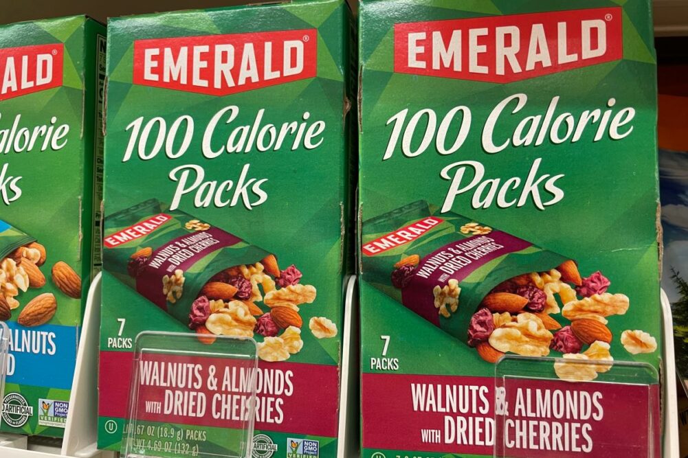 Emerald dried nut packs