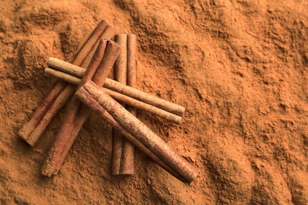 Cinnamon powder and cinnamon sticks