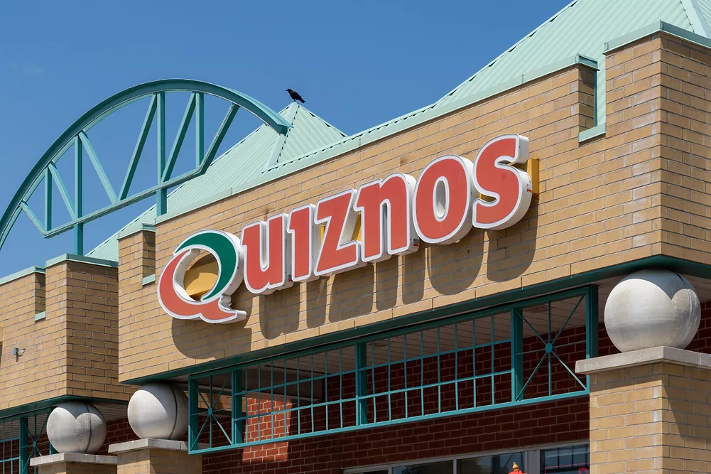 quiznos sign