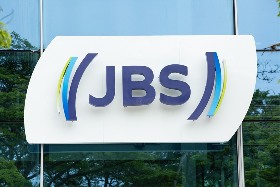 https://www.foodbusinessnews.net/ext/resources/2024/09/19/JBS_headquaters_logo.png?height=635&t=1726752462&width=1200
