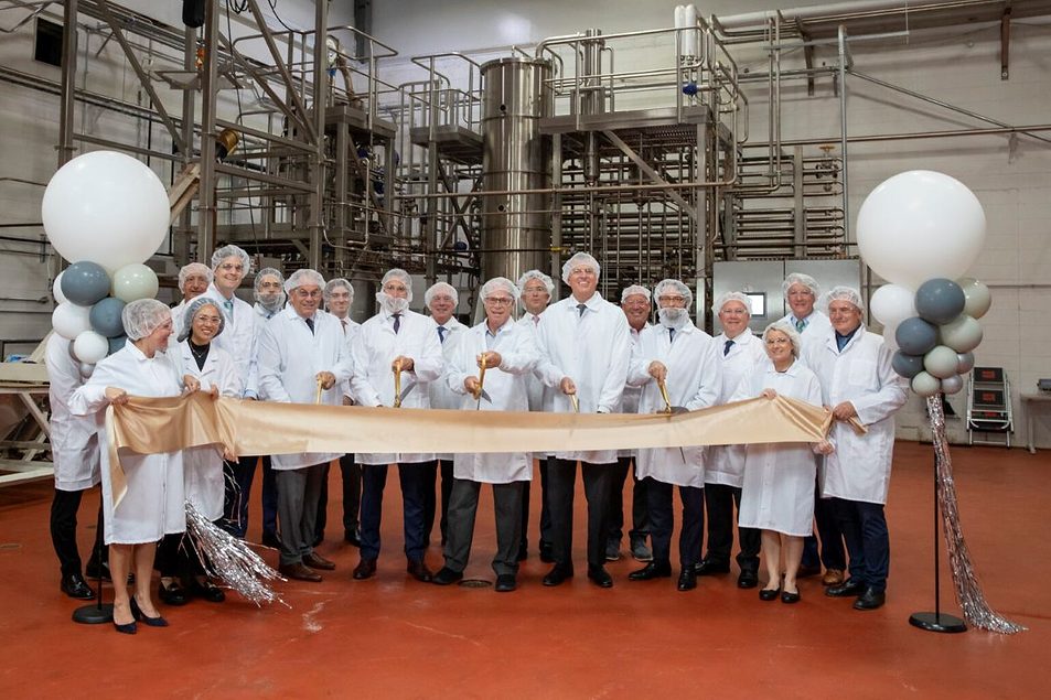 https://www.foodbusinessnews.net/ext/resources/2025/08/13/Florida-Food-Products-ribbon-cutting.jpg?height=635&t=1755094729&width=1200