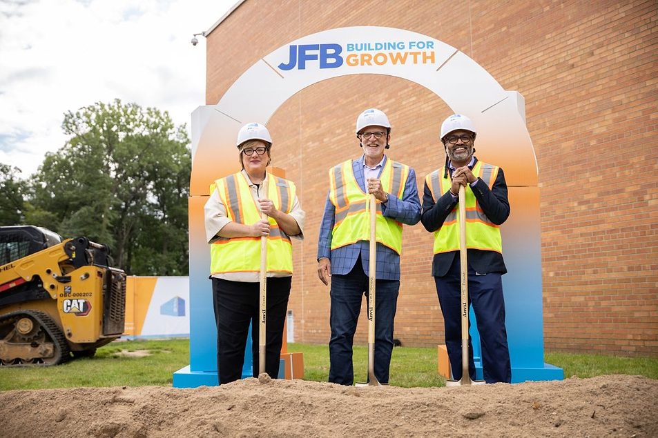 https://www.foodbusinessnews.net/ext/resources/2025/08/27/General-Mills_JFB-Technical-Center-expansion-groundbreaking_credit-General-Mills.jpg?height=635&t=1756298097&width=1200