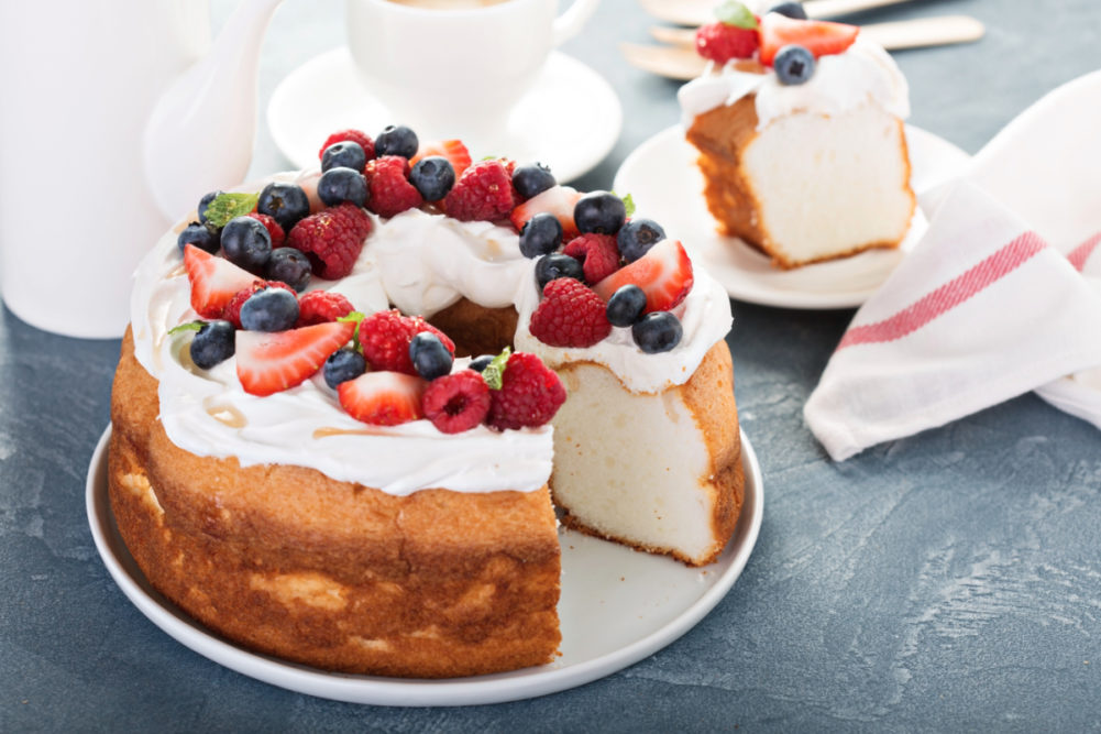 Angel cake with berries